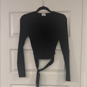 Aritzia Wilfred All Tied Up Black Wrap Top Medium